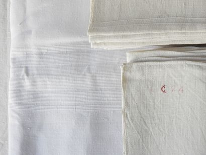 Eight napkins in red with MD numbers.