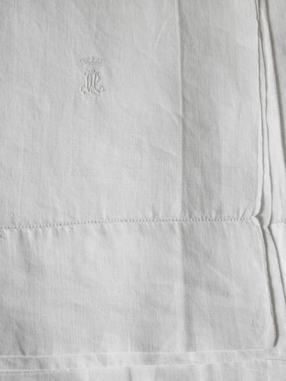 Set composed of a Top Sheet 235 x 350 cm,...
