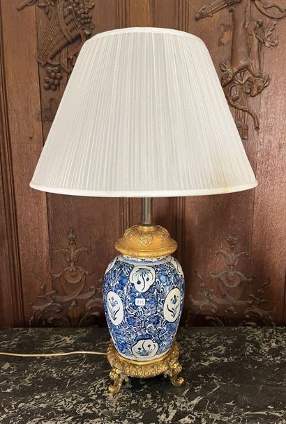 Vase en faïence de Delft de forme balustre...