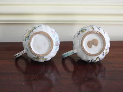 Meeting of two covered creamers in earthenware...