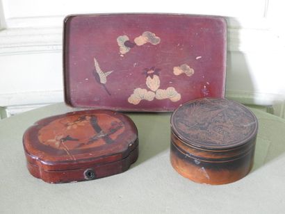 Lot in lacquer with decoration in the taste...