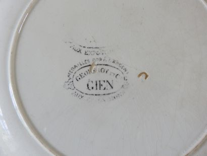 GIEN : Suite of seven earthenware plates...