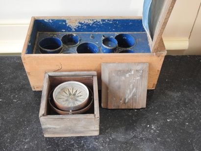 Reunion of a natural wood powder box, from...