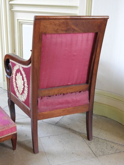 Mahogany shepherd's chair, the armrests with...