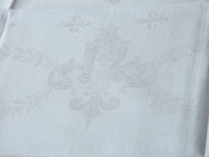 Exceptional and rare damask dinner service...