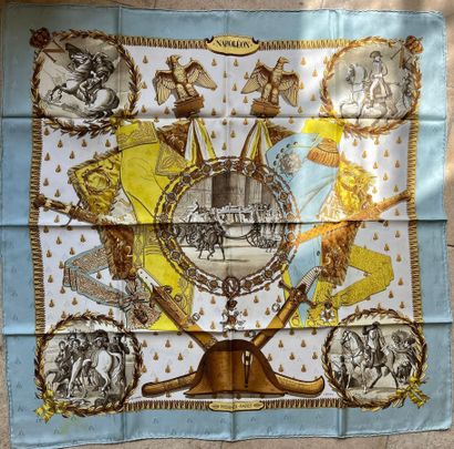 HERMES - Paris : Carré de soie décor Napoléon...