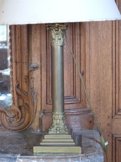 Foot of lamp column in brass. Modern work....