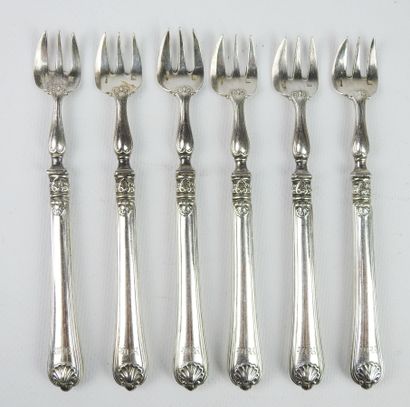 Suite of eight oyster forks in Minerva silver...