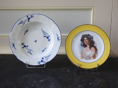 Soup plate in porcelain with decoration in...