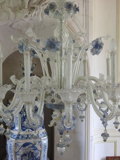 
Important chandelier in white and blue blown...