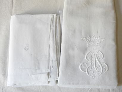 Set composed of a Top Sheet 235 x 340 cm,...