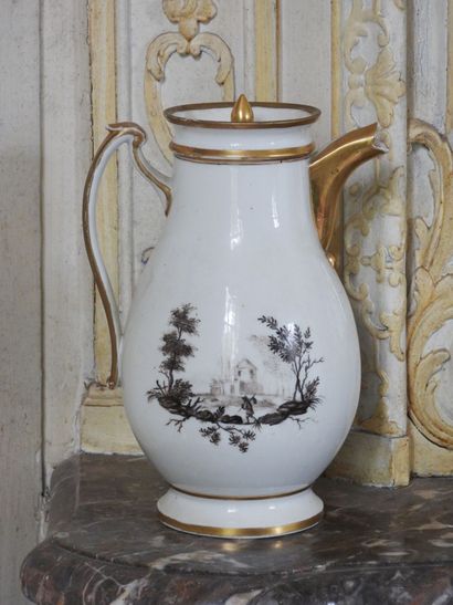 Verseuse en porcelaine de Paris à décor sur...
