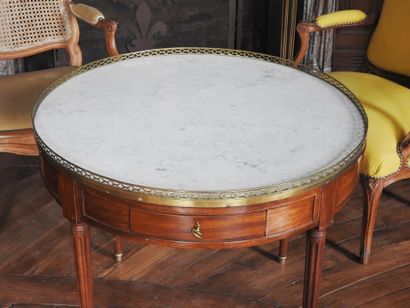 Mahogany bouillotte table opening in the...