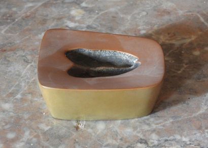 Ashtray in bronze representing a print of...