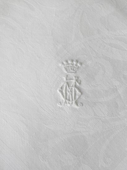 Six napkins damask decoration of horns of...