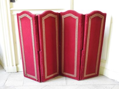 Small screen with four leaves in red velvet...