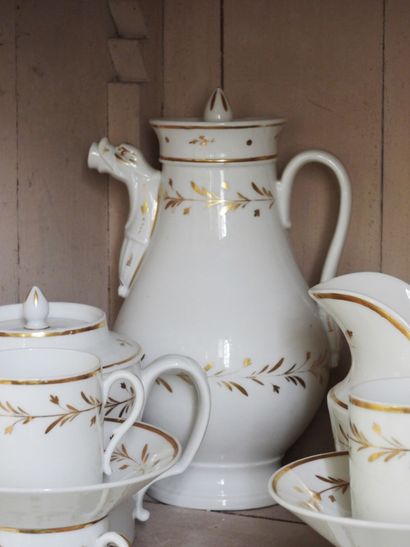 Partie de service en porcelaine blanche et...