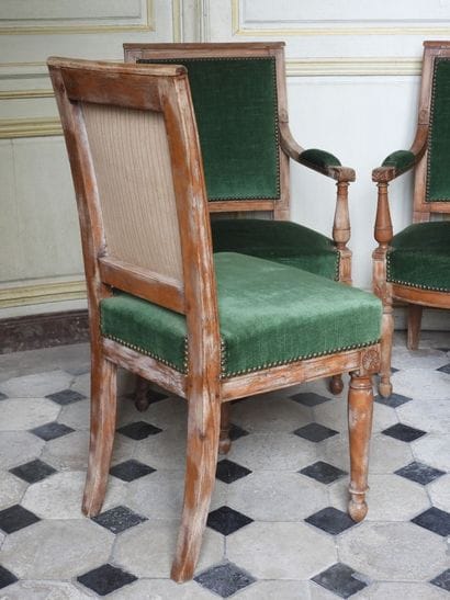 Mobilier de salon en bois naturel mouluré...