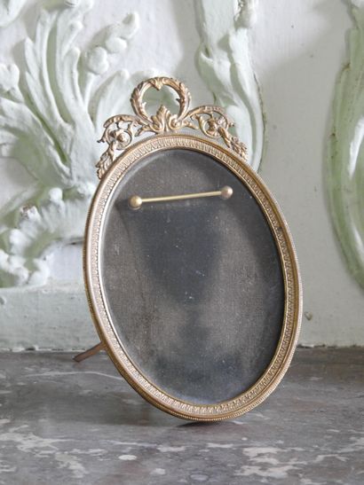 Gilded brass oval medallion photo frame,...