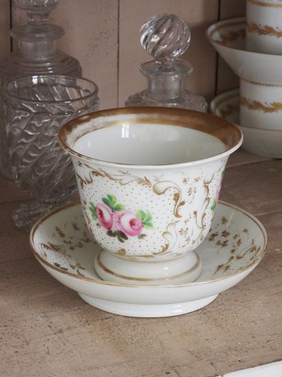 Grand déjeuner en porcelaine émaillée et...