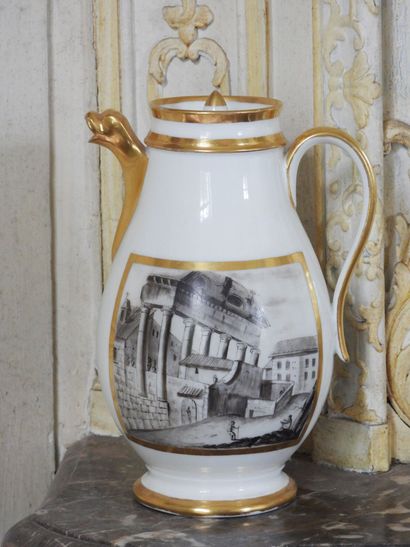 Verseuse en porcelaine de Paris à décor sur...