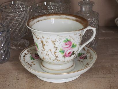 Grand déjeuner en porcelaine émaillée et...
