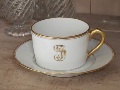 Ensemble en porcelaine émaillée et dorée...