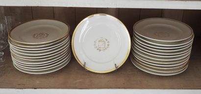 Suite of twenty-five plates in white and...