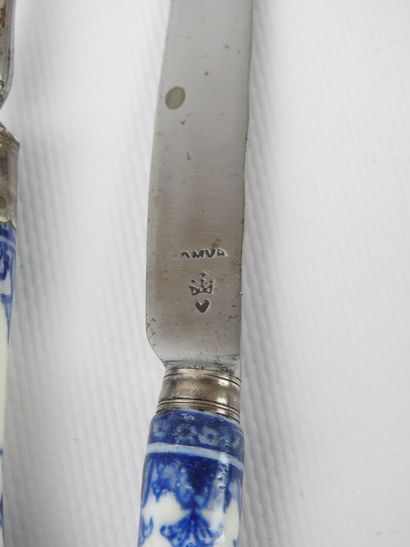 Set in metal and blue white porcelain composed...