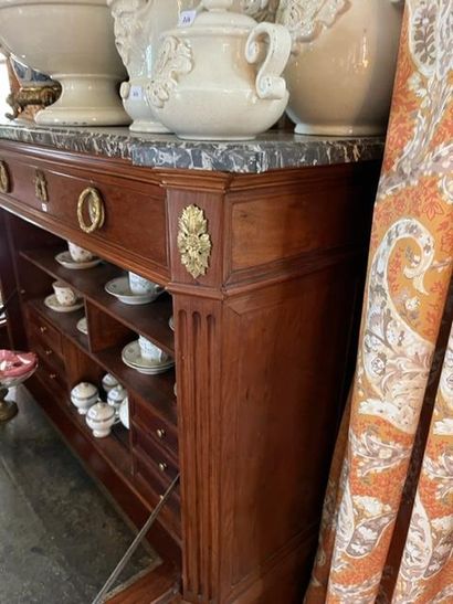 
Straight secretary in mahogany veneer, opening...
