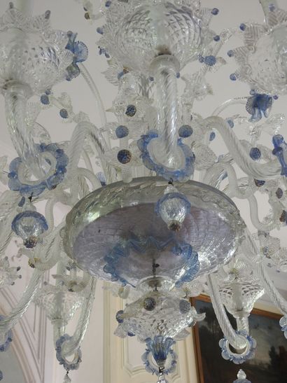 
Important chandelier in white and blue blown...