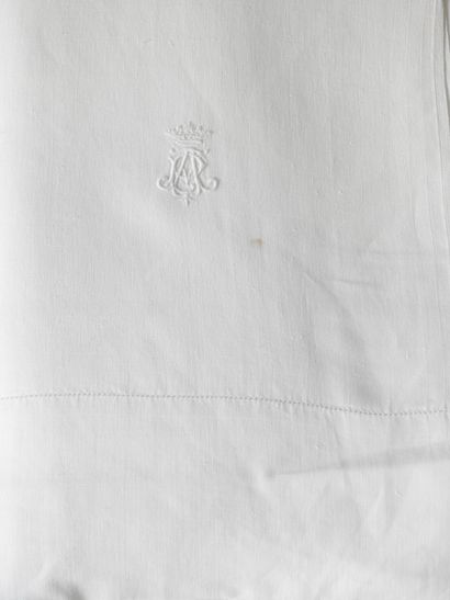 Set composed of a Top Sheet 235 x 340 cm,...