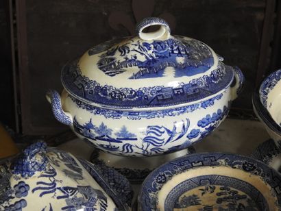 Lot of fine English earthenware dishes with...