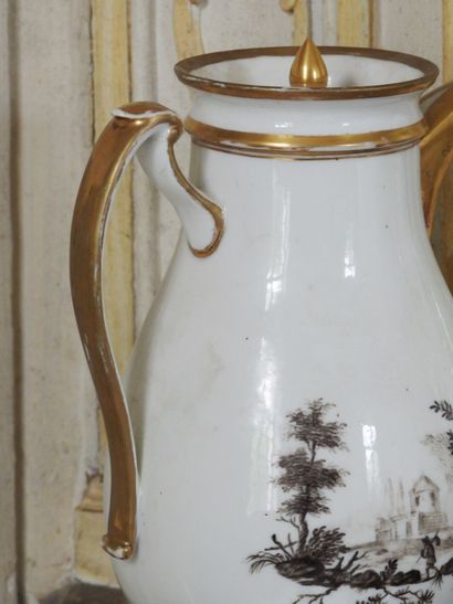 Verseuse en porcelaine de Paris à décor sur...