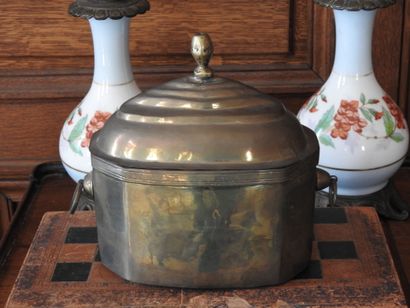 Antique box in yellow copper with cut sides...