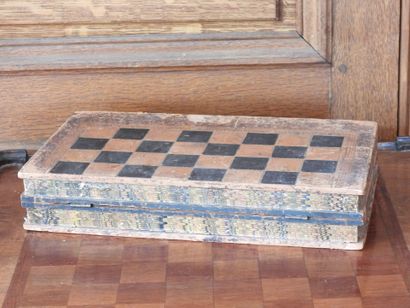 Game box with chess and backgammon boards....