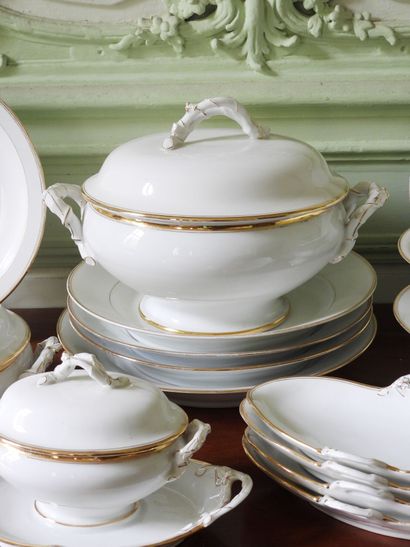 Partie de service de table en porcelaine...