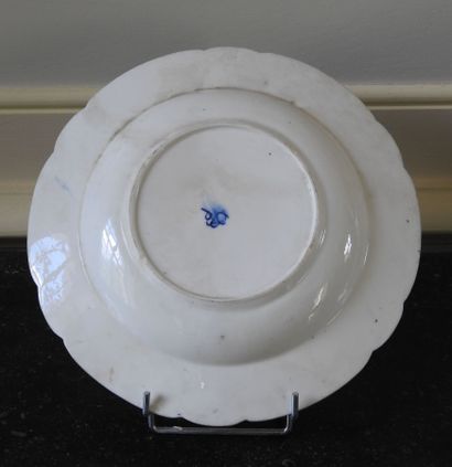 Soup plate in porcelain with decoration in...