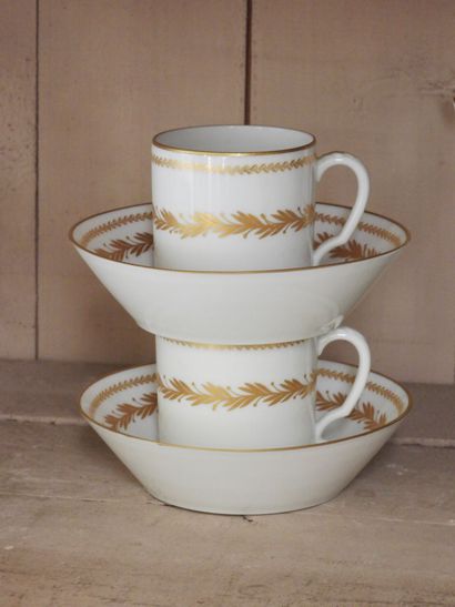 Ensemble en porcelaine émaillée et dorée...