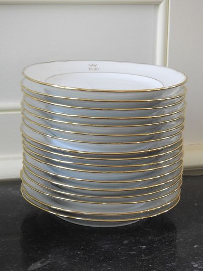 Suite of eighteen porcelain plates enamelled...