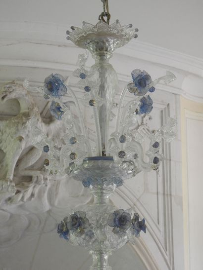 
Important chandelier in white and blue blown...
