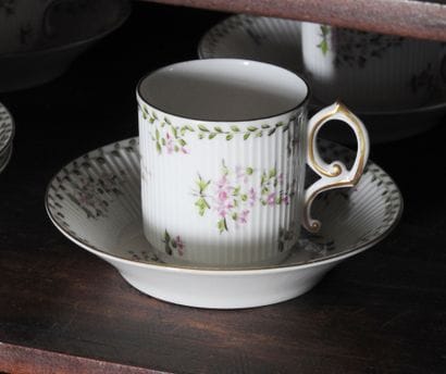 Suite of nine coffee cups in porcelain with...