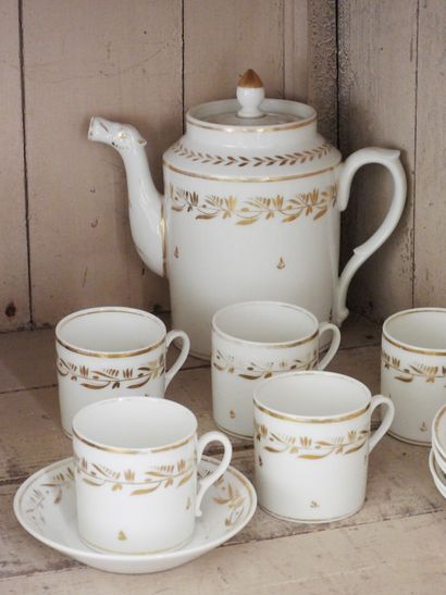 Partie de service en porcelaine blanche et...