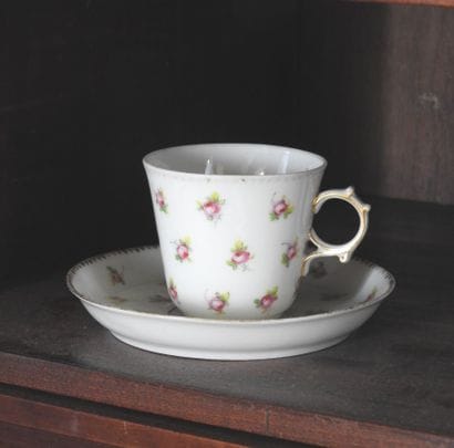 Suite of six coffee cups in porcelain of...