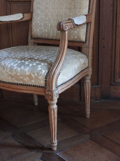 Armchair with flat back in natural wood,...
