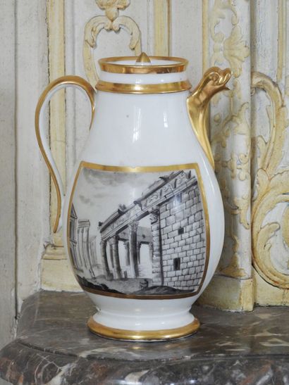 Verseuse en porcelaine de Paris à décor sur...