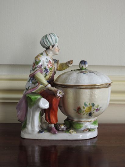 LUDWIGSBURG: Candy box with ottoman in enamelled...