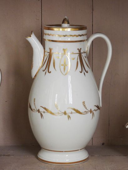 Grande verseuse et pot à lait en porcelaine...