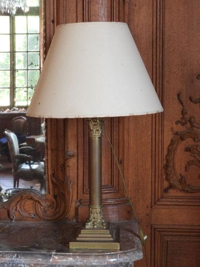 Foot of lamp column in brass. Modern work....