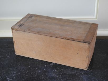 Reunion of a natural wood powder box, from...